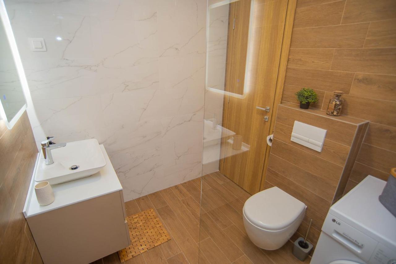 Stylish Two Bedroom Apartment At Ljubovic-Hill Park Podgorica Luaran gambar
